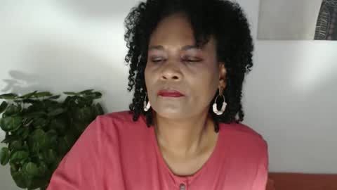 Snapshot of roushlove chatting on May 10, 2026, 9:20 pm luxa online show from May 10, 2026, 9:20 pm