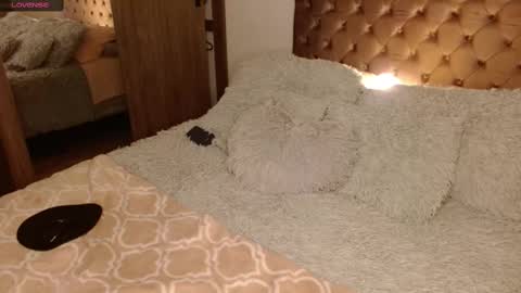 Rouss marie henao  online show from March 5, 2025, 3:18 am