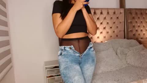 Rouss marie henao  online show from October 13, 2025, 10:48 am