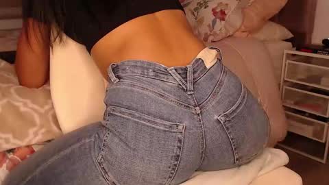 Rouss marie henao  online show from March 26, 2026, 10:48 pm