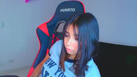 rousse_violet online show from September 23, 2025, 7:50 pm