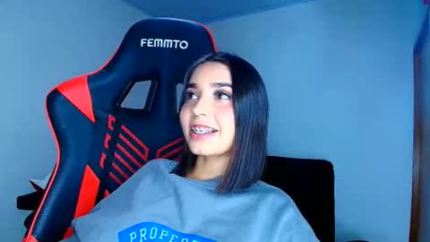 rousse_violet online show from April 28, 2026, 1:04 am