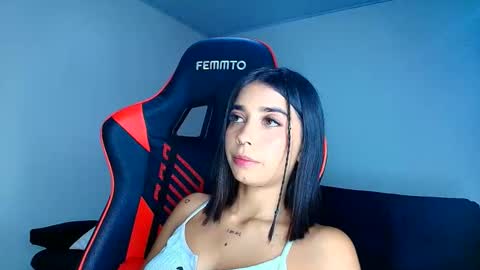 Snapshot of rousse_violet chatting on May 29, 2026, 12:30 am rousse_violet online show from May 29, 2026, 12:30 am