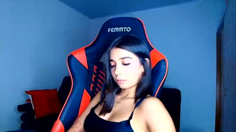 Snapshot of rousse_violet chatting on July 23, 2026, 1:58 am rousse_violet online show from July 23, 2026, 1:58 am