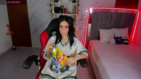 roussescoot online show from November 27, 2025, 5:42 am