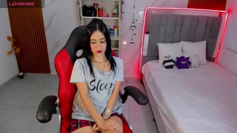 roussescoot online show from November 28, 2025, 4:26 am