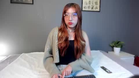Snapshot of roussy_spicy chatting on June 12, 2026, 3:49 am Roussy online show from June 12, 2026, 3:49 am