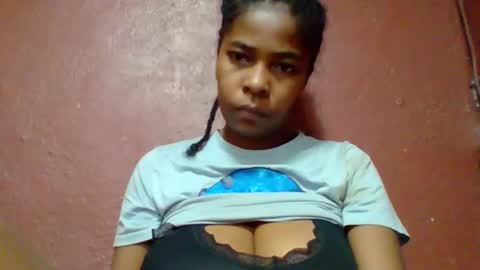 rovaelyah online show from April 21, 2026, 2:37 am