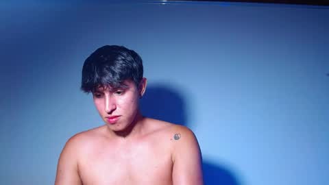 rowanboy23 online show from April 22, 2026, 4:04 am