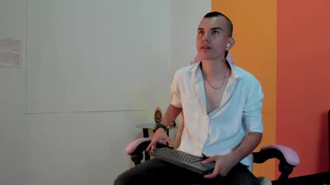 Snapshot of rowancley chatting on April 19, 2026, 5:34 pm Rowan online show from April 19, 2026, 5:34 pm