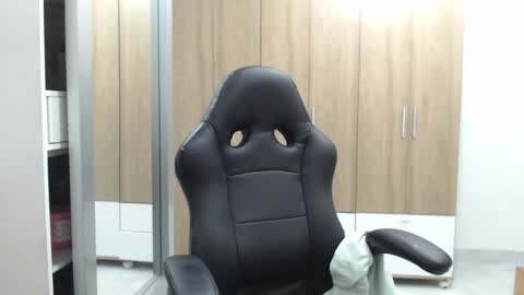 Roxana online show from February 6, 2025, 1:27 am