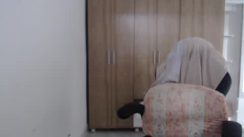 Roxana online show from October 8, 2025, 9:56 pm