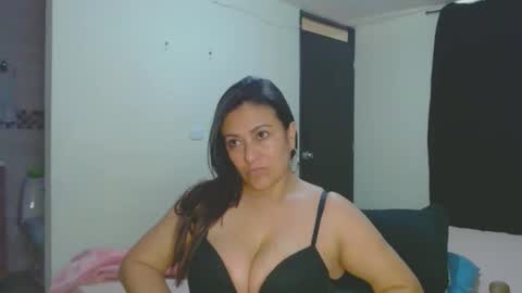 roxanasexy2025 online show from September 13, 2025, 3:23 pm