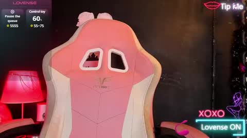 Snapshot of roxaneevans_ chatting on March 6, 2025, 10:09 am Roxane online show from March 6, 2025, 10:09 am