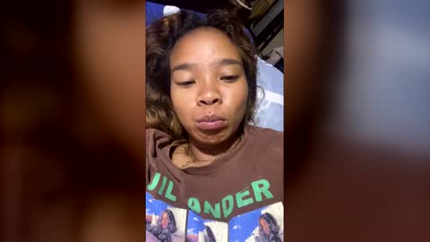 roxanne_98 online show from April 5, 2026, 1:47 am