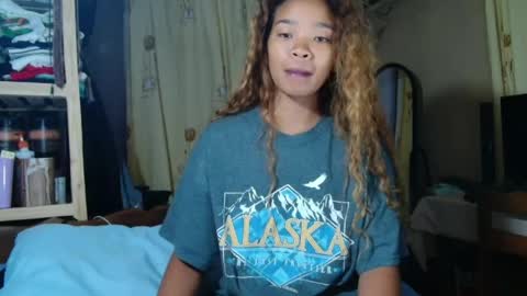 roxanne_98 online show from April 23, 2026, 2:24 am