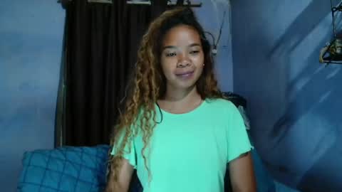 Snapshot of roxanne_98 chatting on April 29, 2026, 2:26 am roxanne_98 online show from April 29, 2026, 2:26 am