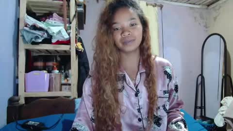 Snapshot of roxanne_98 chatting on May 6, 2026, 5:03 am roxanne_98 online show from May 6, 2026, 5:03 am