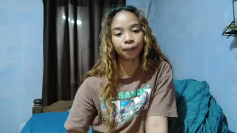 Snapshot of roxanne_98 chatting on May 6, 2026, 7:08 pm roxanne_98 online show from May 6, 2026, 7:08 pm