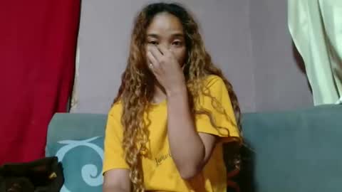 Snapshot of roxanne_98 chatting on May 7, 2026, 10:48 pm roxanne_98 online show from May 7, 2026, 10:48 pm