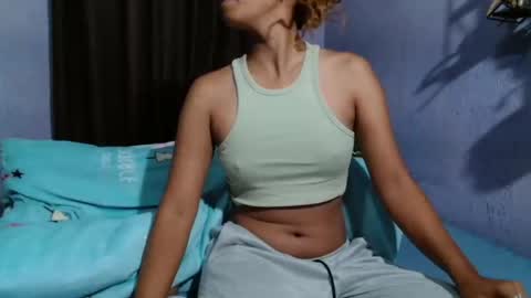 Snapshot of roxanne_98 chatting on May 25, 2026, 1:44 am roxanne_98 online show from May 25, 2026, 1:44 am