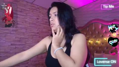 roxanne_han online show from September 22, 2025, 11:34 am