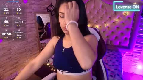 roxanne_han online show from November 8, 2025, 11:43 am