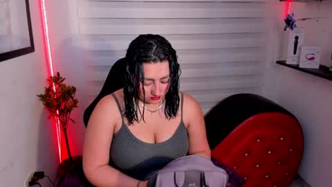 Snapshot of roxanne_morelli chatting on June 28, 2026, 12:22 pm roxanne online show from June 28, 2026, 12:22 pm
