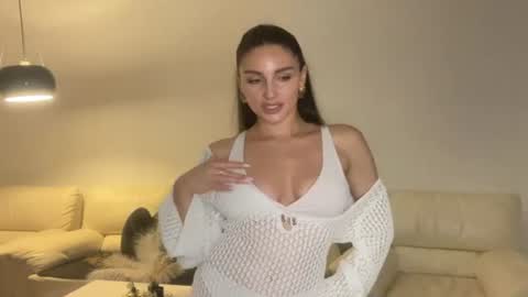 Snapshot of roxellesilvara chatting on June 26, 2026, 10:25 pm Roxy online show from June 26, 2026, 10:25 pm