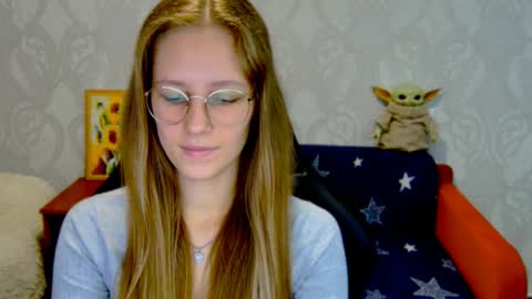 roxie_shy online show from September 10, 2025, 6:35 am