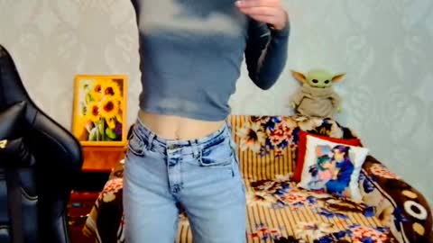 roxie_shy online show from October 6, 2025, 6:22 am