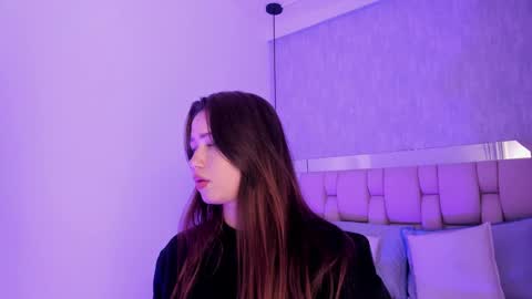 Snapshot of roxie_summers chatting on February 14, 2025, 10:47 pm Roxie online show from February 14, 2025, 10:47 pm