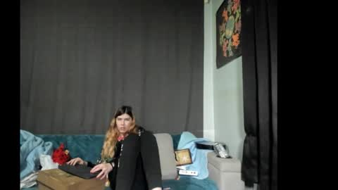 roxihazeleyes online show from December 15, 2025, 1:32 am