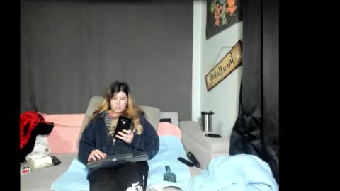 roxihazeleyes online show from February 18, 2026, 3:24 am