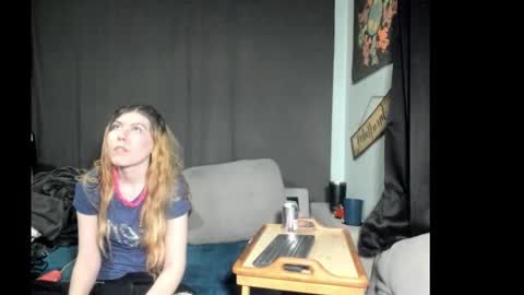 roxihazeleyes online show from March 4, 2026, 4:07 am