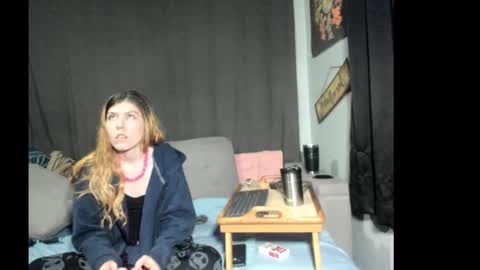 roxihazeleyes online show from March 12, 2026, 5:46 am