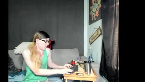 roxihazeleyes online show from April 25, 2026, 1:36 pm