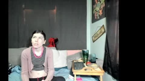 Snapshot of roxihazeleyes chatting on April 29, 2026, 11:55 pm roxihazeleyes online show from April 29, 2026, 11:55 pm