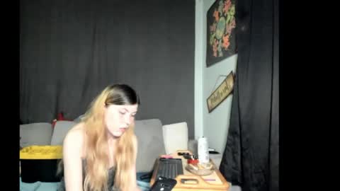 Snapshot of roxihazeleyes chatting on May 5, 2026, 3:47 am roxihazeleyes online show from May 5, 2026, 3:47 am