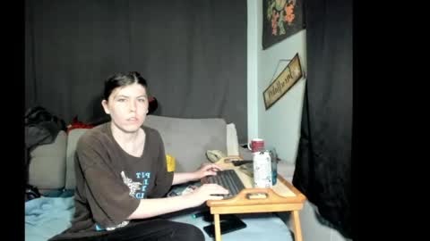 Snapshot of roxihazeleyes chatting on May 7, 2026, 9:47 am roxihazeleyes online show from May 7, 2026, 9:47 am
