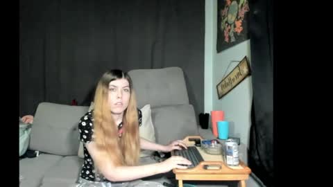 Snapshot of roxihazeleyes chatting on May 21, 2026, 1:23 am roxihazeleyes online show from May 21, 2026, 1:23 am