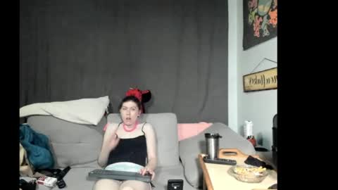Snapshot of roxihazeleyes chatting on June 5, 2026, 1:17 pm roxihazeleyes online show from June 5, 2026, 1:17 pm