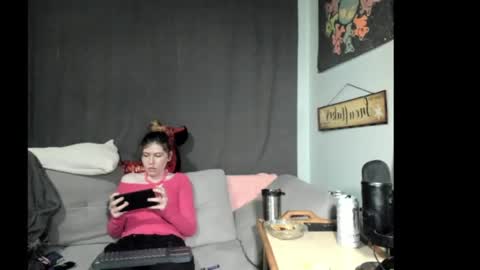Snapshot of roxihazeleyes chatting on June 6, 2026, 1:38 pm roxihazeleyes online show from June 6, 2026, 1:38 pm