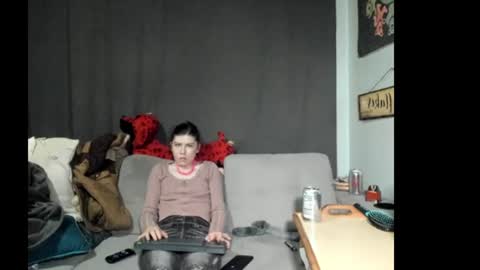 Snapshot of roxihazeleyes chatting on June 9, 2026, 10:16 am roxihazeleyes online show from June 9, 2026, 10:16 am