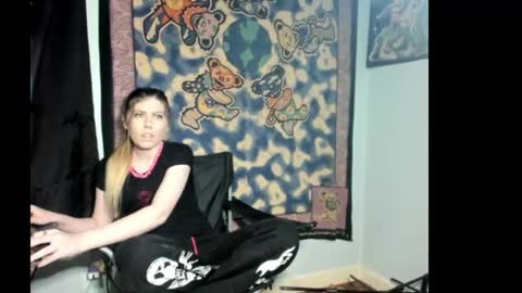 Snapshot of roxihazeleyes chatting on July 17, 2026, 12:50 am roxihazeleyes online show from July 17, 2026, 12:50 am