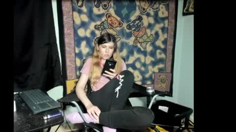 Snapshot of roxihazeleyes chatting on July 23, 2026, 1:58 am roxihazeleyes online show from July 23, 2026, 1:58 am