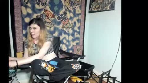 Snapshot of roxihazeleyes chatting on July 24, 2026, 2:31 am roxihazeleyes online show from July 24, 2026, 2:31 am