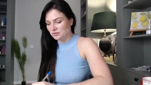 roxxiejet online show from November 7, 2025, 9:09 am