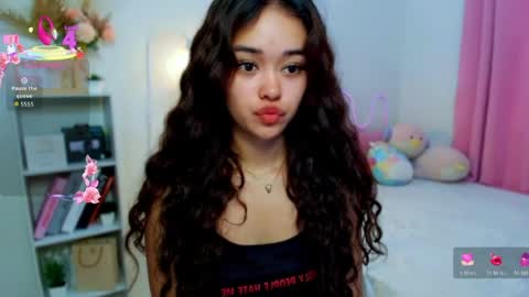 Snapshot of roxxy_blossom chatting on July 28, 2026, 3:46 am roxxy_blossom online show from July 28, 2026, 3:46 am