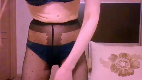 Roxxy Wharton online show from April 19, 2026, 6:10 pm